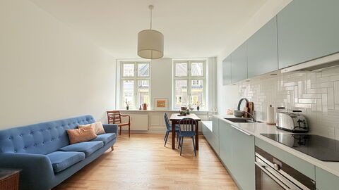 Center - 3 Br - 5 People - Close To Metro- Balcony: Køkken, Stue