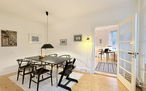 Cozy Area - Super Location - 2 Br: Frokostlokale