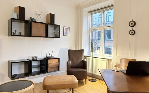 Cozy Area - Super Location - 2 Br: Stue