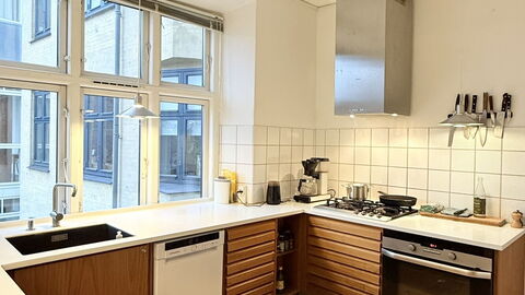 Cozy Area - Super Location - 2 Br: Køkken