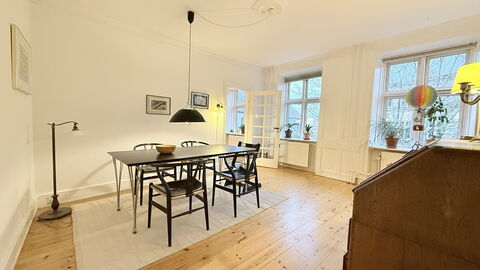 Cozy Area - Super Location - 2 Br: Frokostlokale, Stue