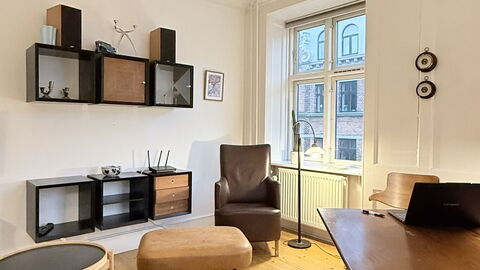 Cozy Area - Super Location - 2 Br: Stue