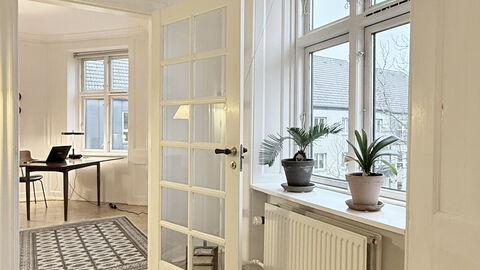 Cozy Area - Super Location - 2 Br: Andet værelse