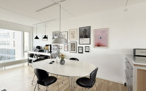 Close to Metro - 3 Br- 5 People: Frokostlokale