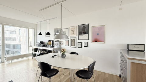 Close to Metro - 3 Br- 5 People: Frokostlokale