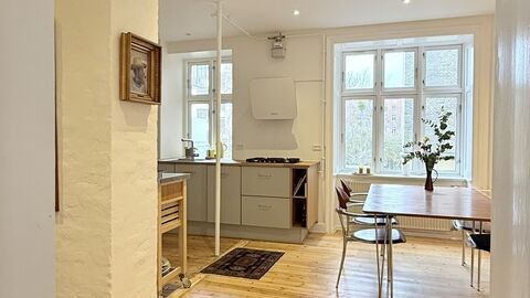 Nørrebro - 2 People - 1 Br - Close to Metro: Frokostlokale, Køkken