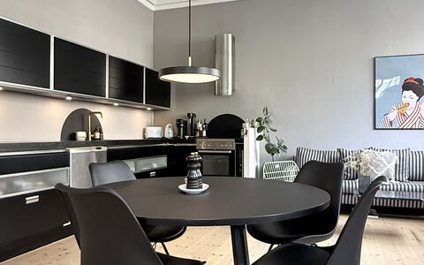 Hellerup - 1 Br - 2 People - Close to Train: Frokostlokale, Køkken, Stue