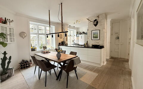 Østerbro - Close to Metro - 2 Br - 4 People: Frokostlokale