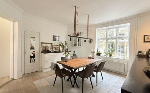 Østerbro - Close to Metro - 2 Br - 4 People: Frokostlokale