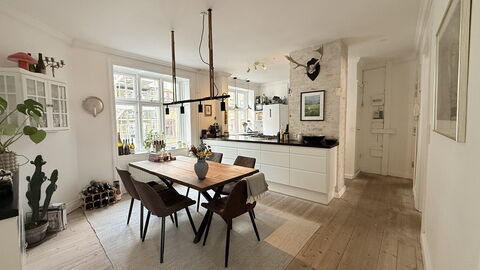 Østerbro - Close to Metro - 2 Br - 4 People: Frokostlokale