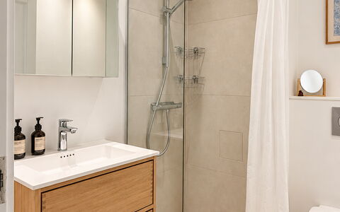 Nørrebro - 4 People - 2 Br - Close to Lakes: Badeværelse