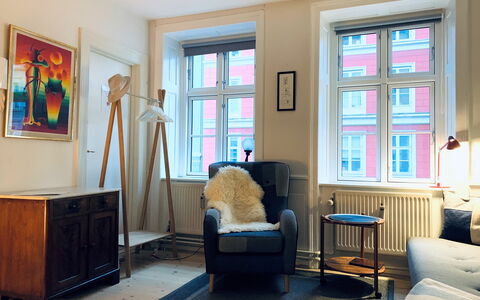 Center - Close To Everything - Close To The King: soveværelse, Stue