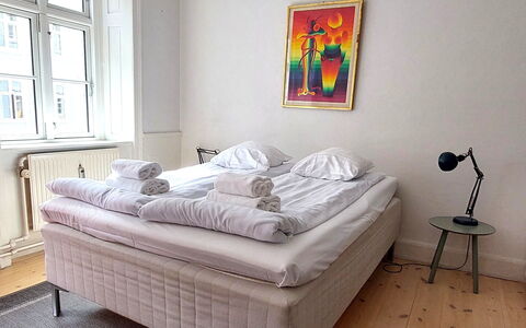 Center - Close To Everything - Close To The King: soveværelse