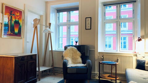 Center - Close To Everything - Close To The King: soveværelse, Stue