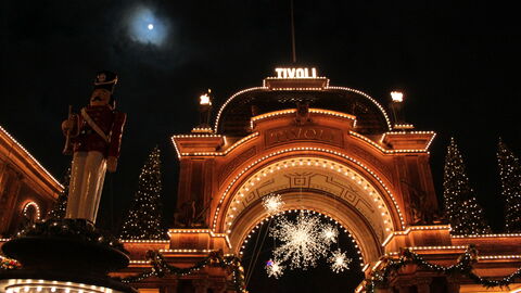 Center - Close To Everything - Close To The King: Udendørs