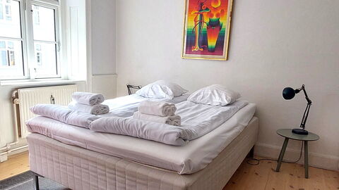 Center - Close To Everything - Close To The King: soveværelse