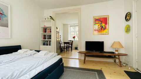 Center - Close To Everything - Close To The King: soveværelse, Stue