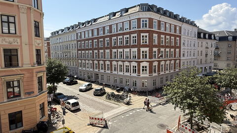 Holsteinsgade - The Quiet Neighbourhood: Udendørs, Udvendige, Visninger