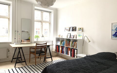 Close To The Lakes - Close To Center