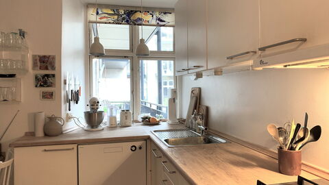 Close To The Lakes - Close To Center