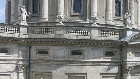 Center - Close To The King- 2 Persons